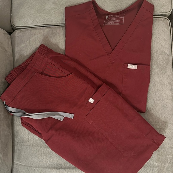 🩺FIGS🩺 size SMALL burgundy set Catarina top and Yola skinny bottoms - Picture 1 of 4